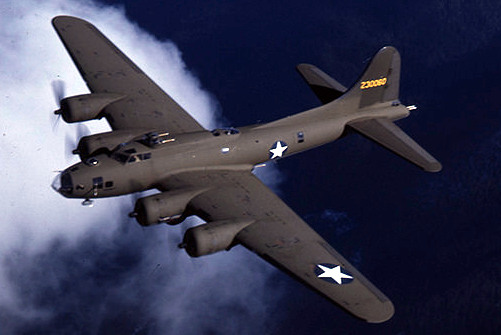 Boeing_B-17F_Flying_Fortress,_Mt._Rainier_1943