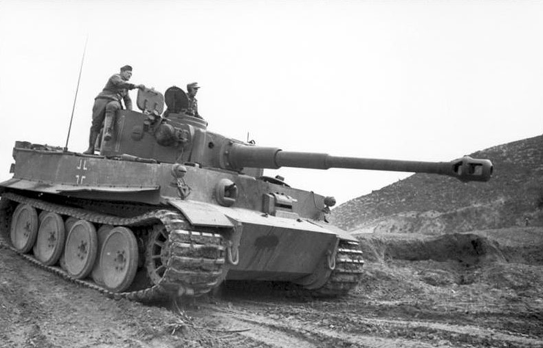 Bundesarchiv_Bild_101I-554-0872-35,_Tunesien,Panzer_VI(Tiger_I)