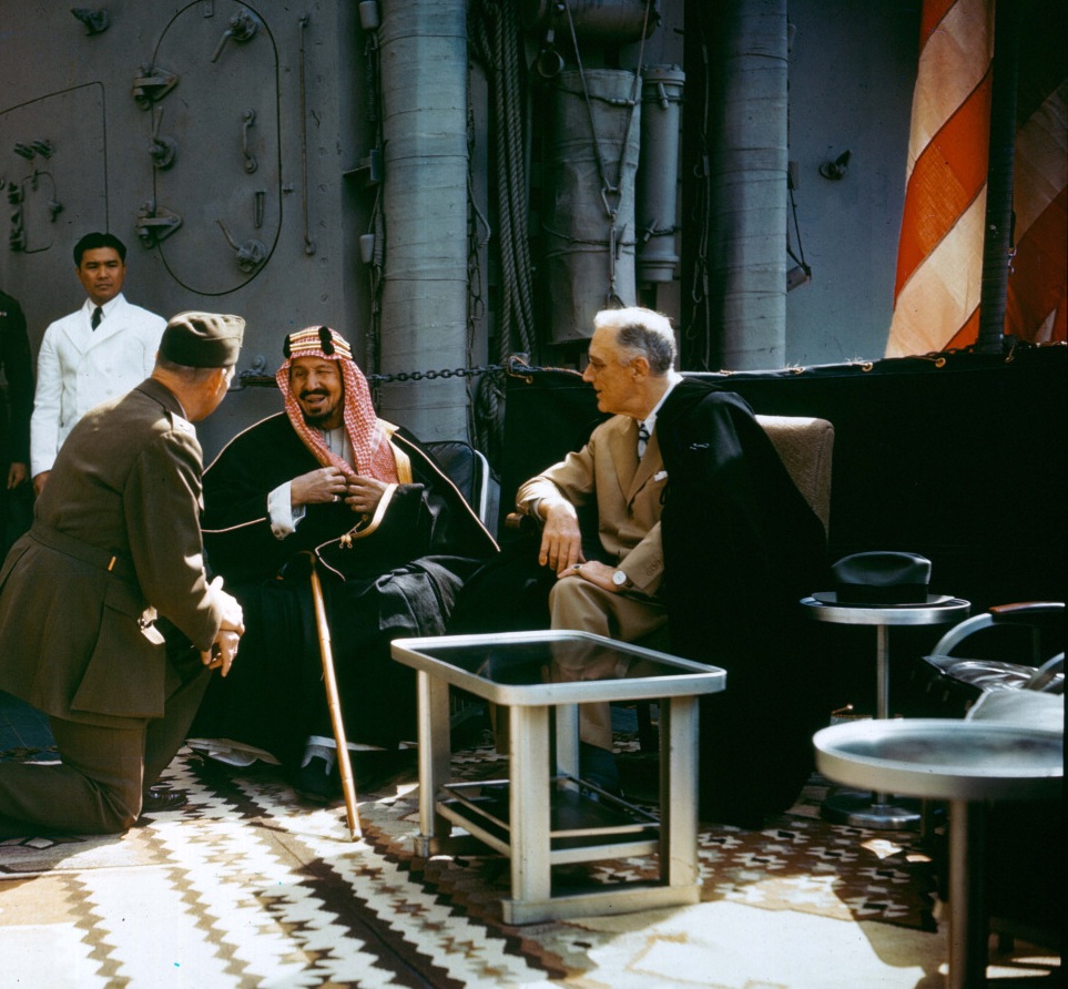 Roosevelt_with_King_Ibn_Saud_aboard_USS_Quincy(CA-71)%2C_14_February_1945_(USA-C-545)