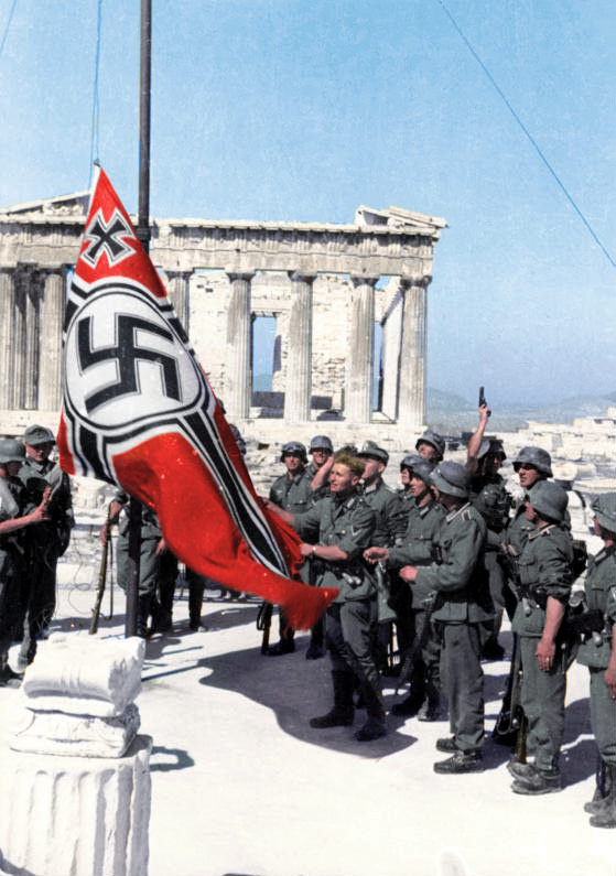 Bundesarchiv_Bild_101I-164-0389-23A,_Athen,_Hissen_der_Hakenkreuzflagge