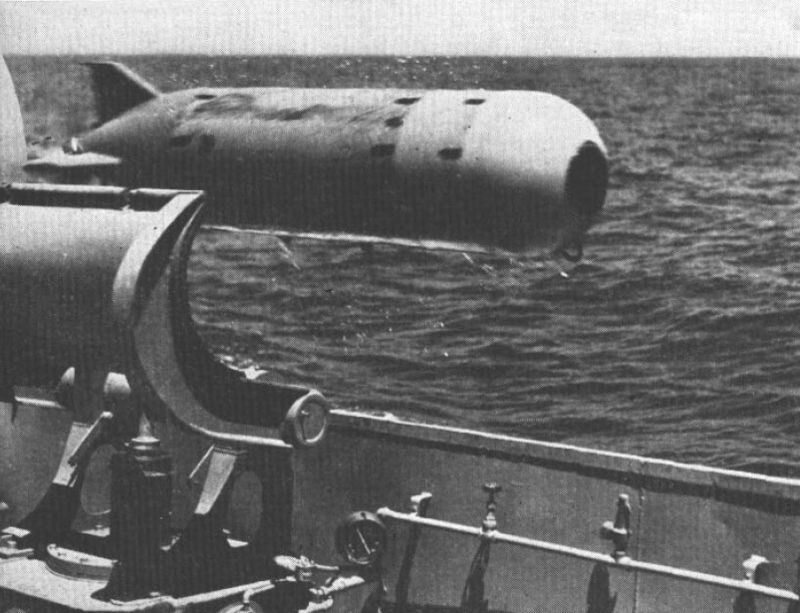 Mk_24_Fido_acoustic_torpedo_being_dropped_in_the_1940s